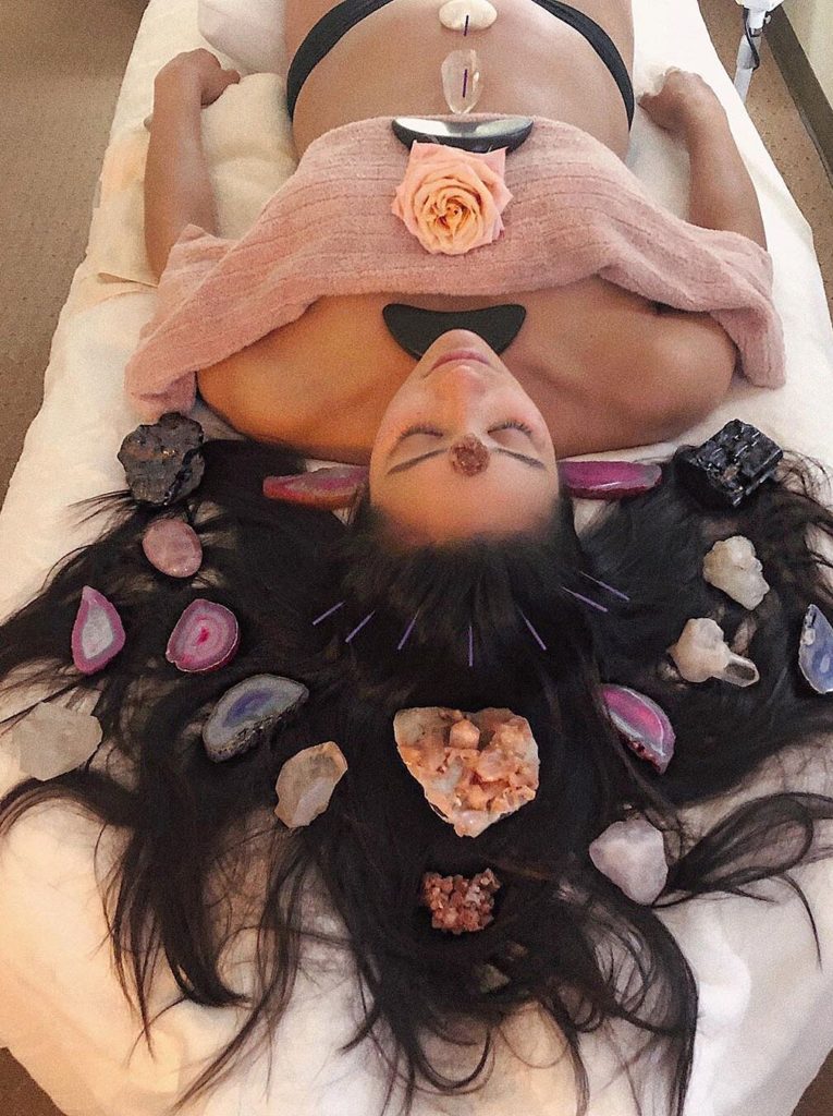 celebs who love crystals 